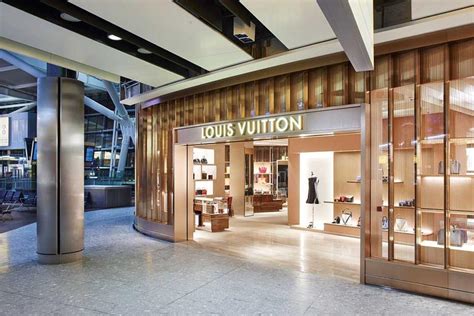 vienna airport louis vuitton